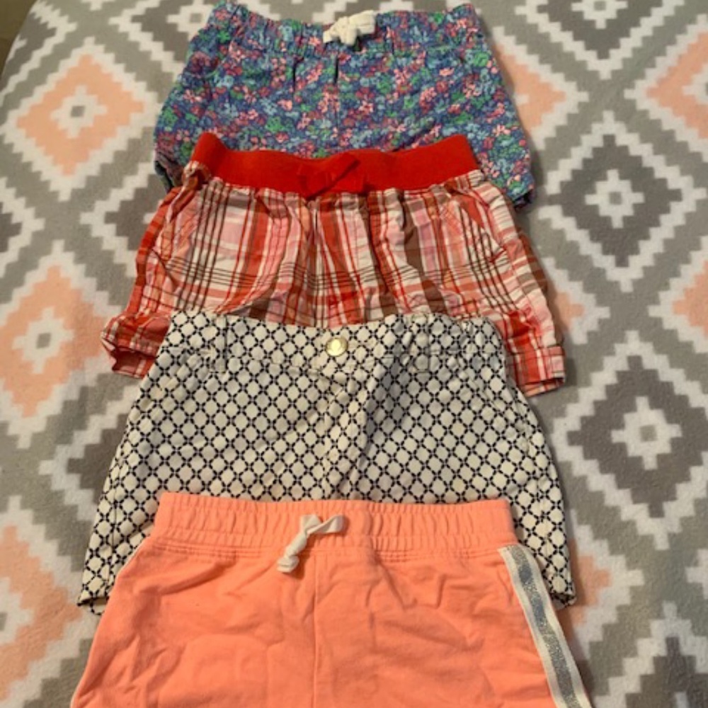 🍀❤️Lot of shorts!! COMES WITH FREE NEW BOOK